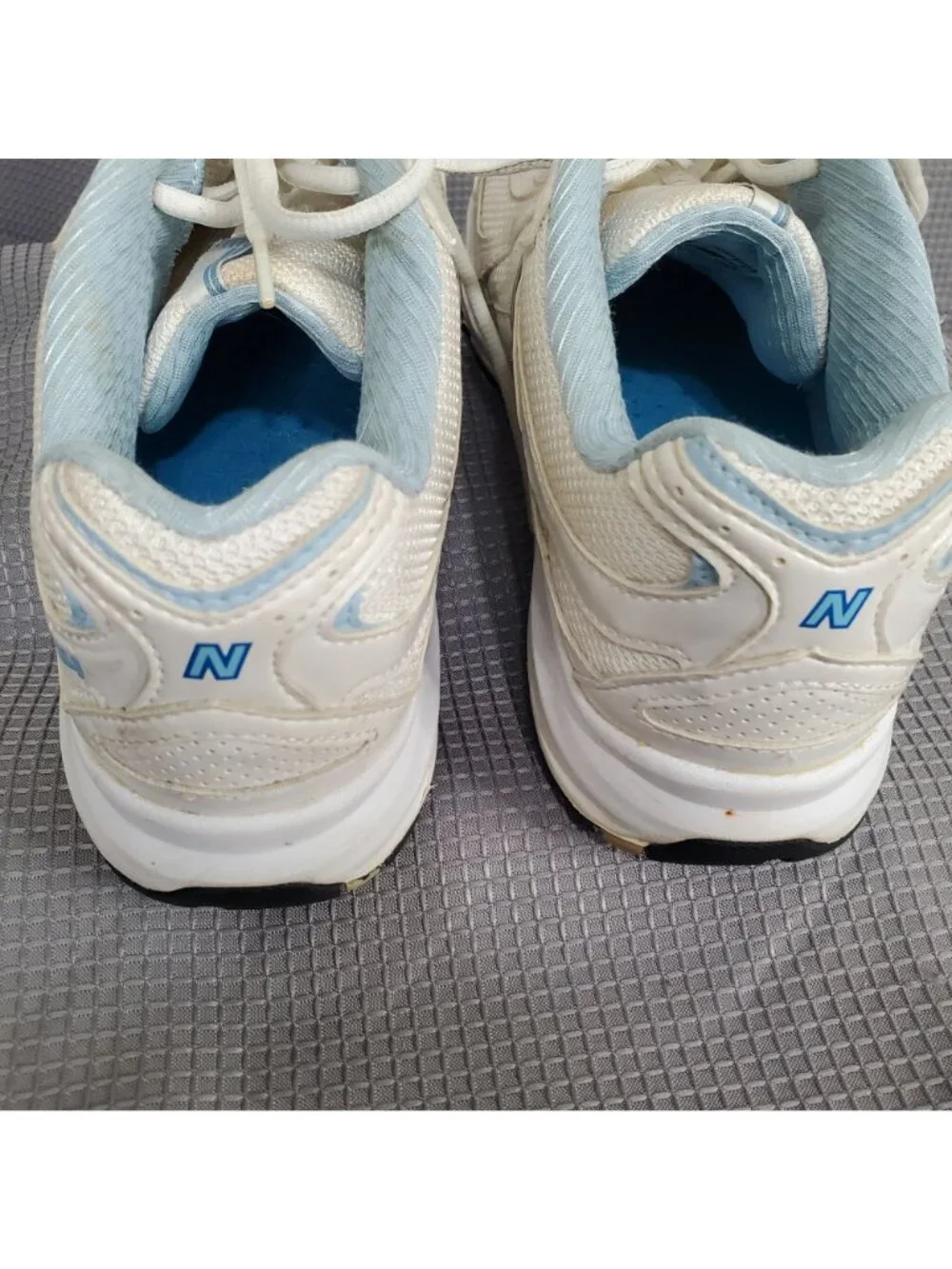 New Balance Womens 494 Size 8.5 Walking Shoes White Blue Comfort Lightweight - Picture 8 of 10